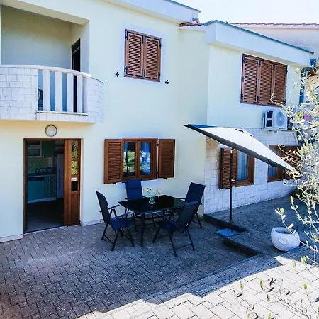 Roko Opacac Veli Iz,otok Iz * Veli Iž