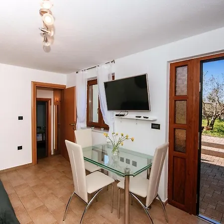 Roko Opacac Veli Iz,otok Iz *