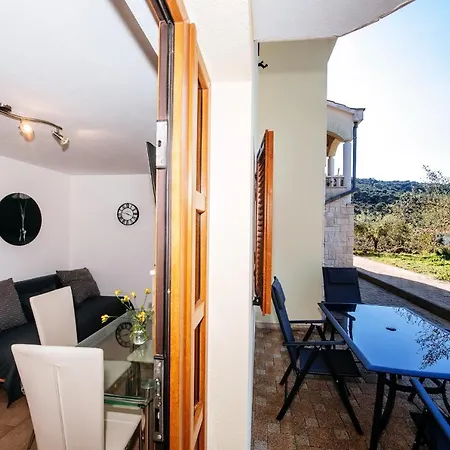 Appartement Roko Opacac Veli Iz,otok Iz