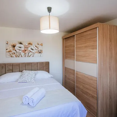 Roko Opacac Veli Iz,otok Iz