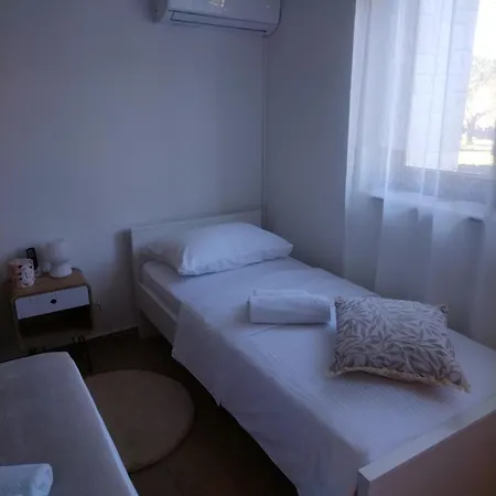 Roko Opacac Veli Iz,otok Iz Veli Iž