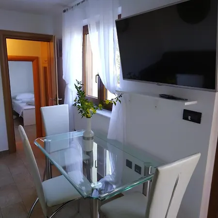 شقة Roko Opacac Veli Iz,otok Iz *