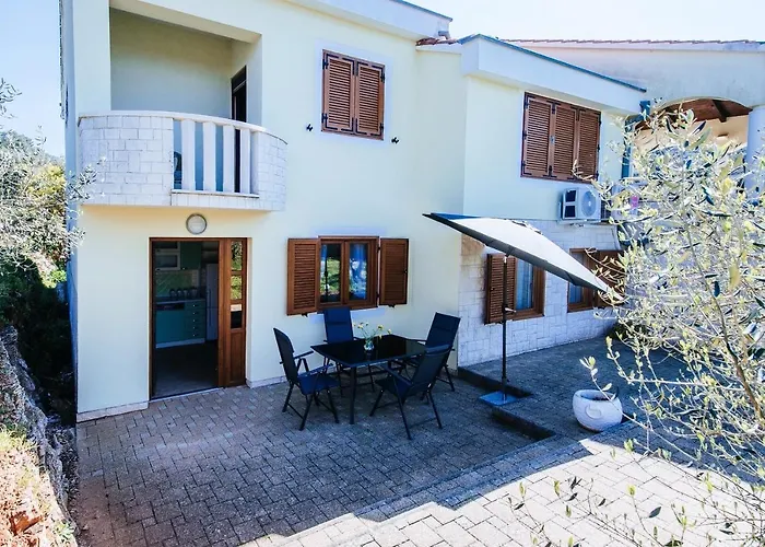 Roko Opacac Veli Iz,otok Iz * Veli Iž