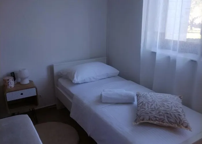 Roko Opacac Veli Iz,otok Iz Veli Iž