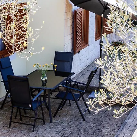 Апартаменты Roko Opacac Veli Iz,otok Iz Вели-Иж