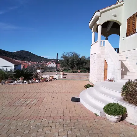 Apartment Roko Opacac Veli Iz,otok Iz *