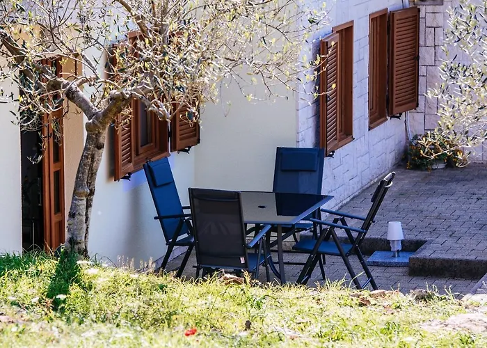 Апартаменты Roko Opacac Veli Iz,otok Iz Вели-Иж